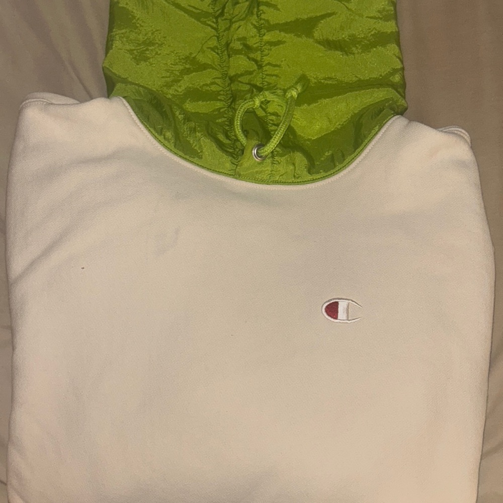beige champion sweatshirt, unisex, barley worn, size M